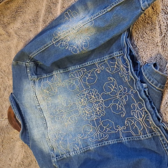 Denim Jacket with Embroidery - Picture 5 of 10